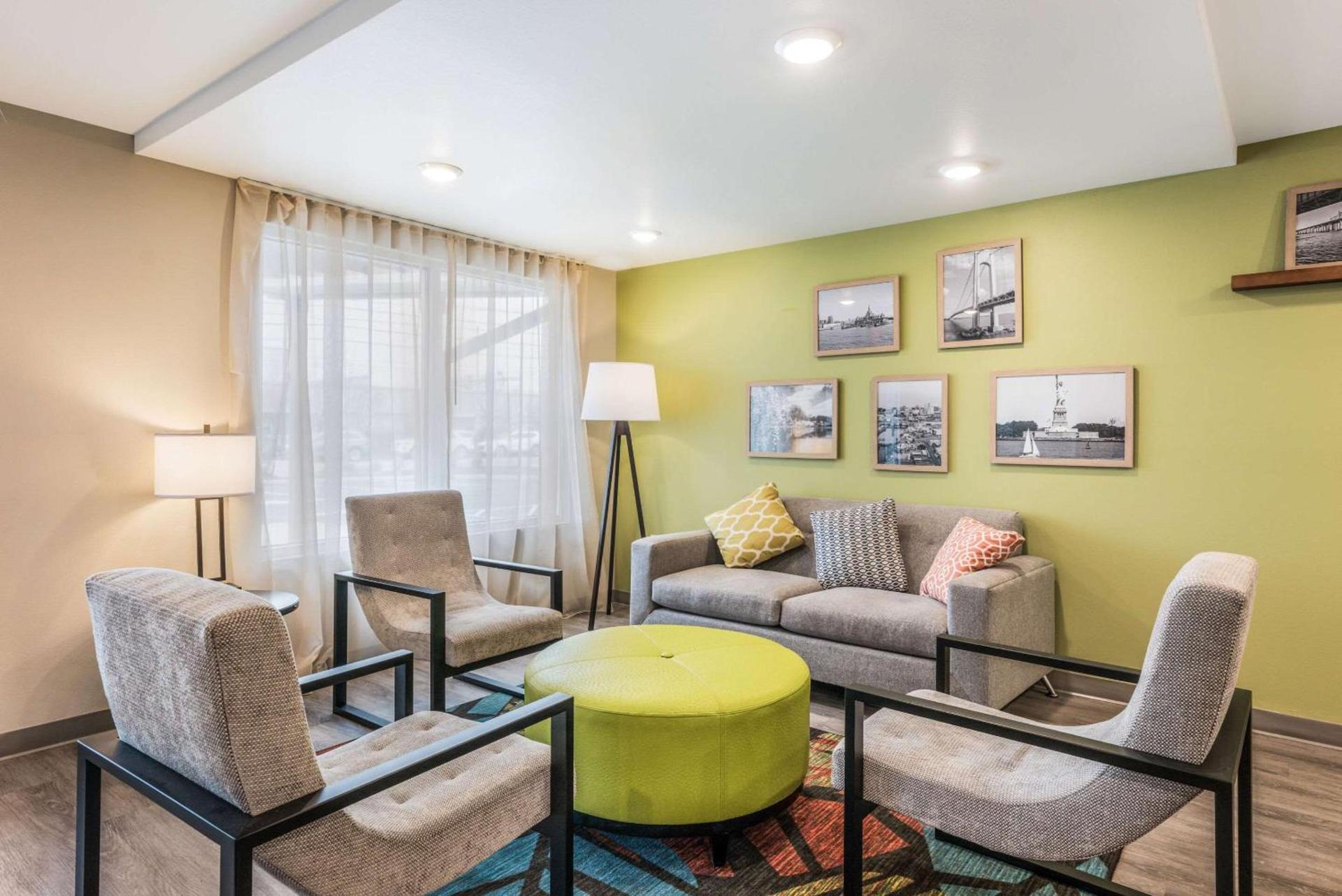 WoodSpring Suites Linden photo 5