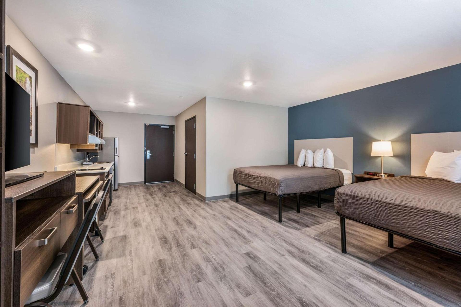 WoodSpring Suites Linden photo 13