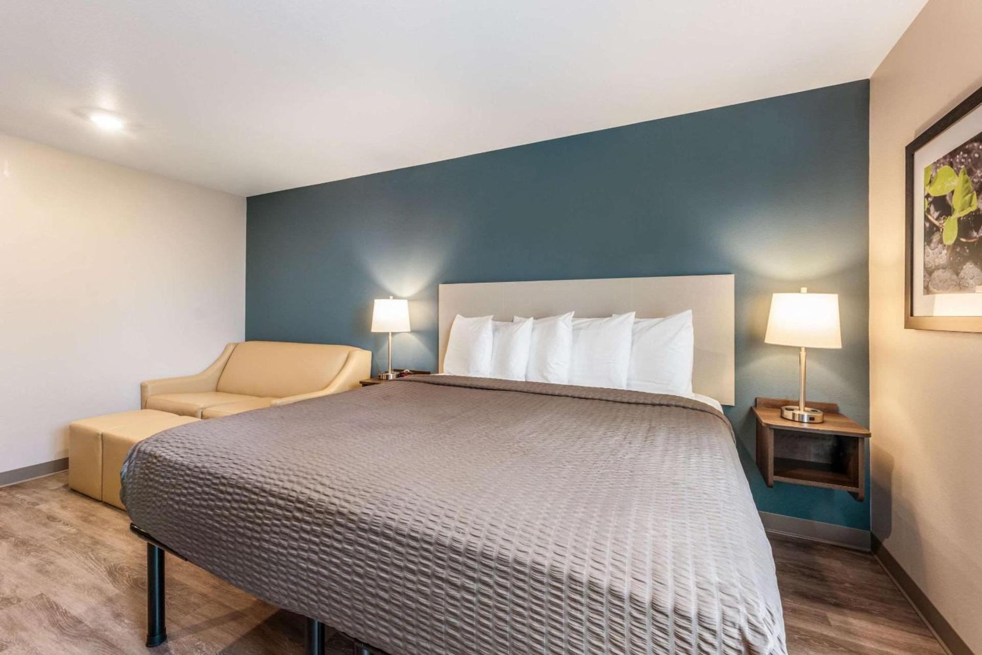 WoodSpring Suites Linden photo 14