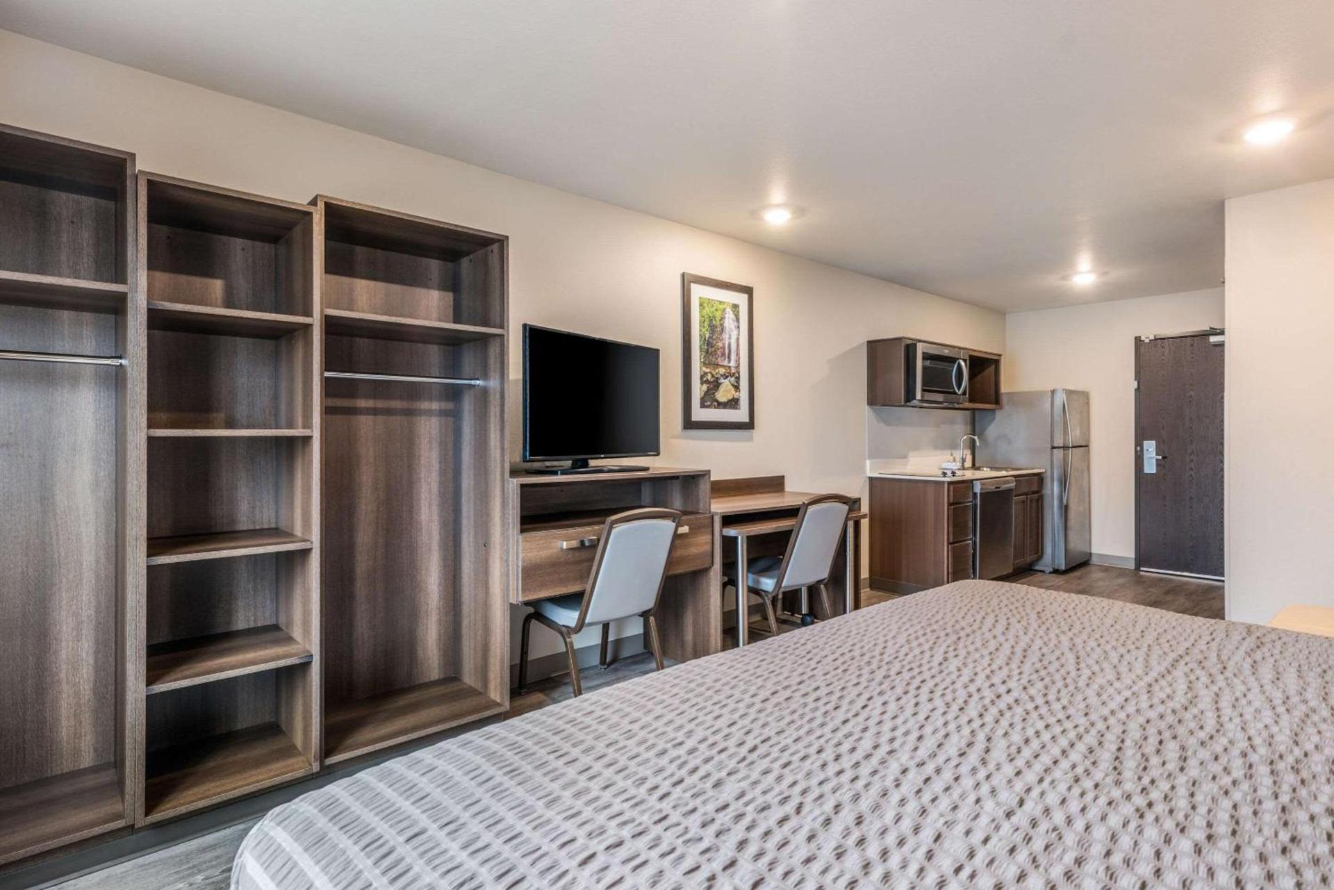 WoodSpring Suites Linden photo 15