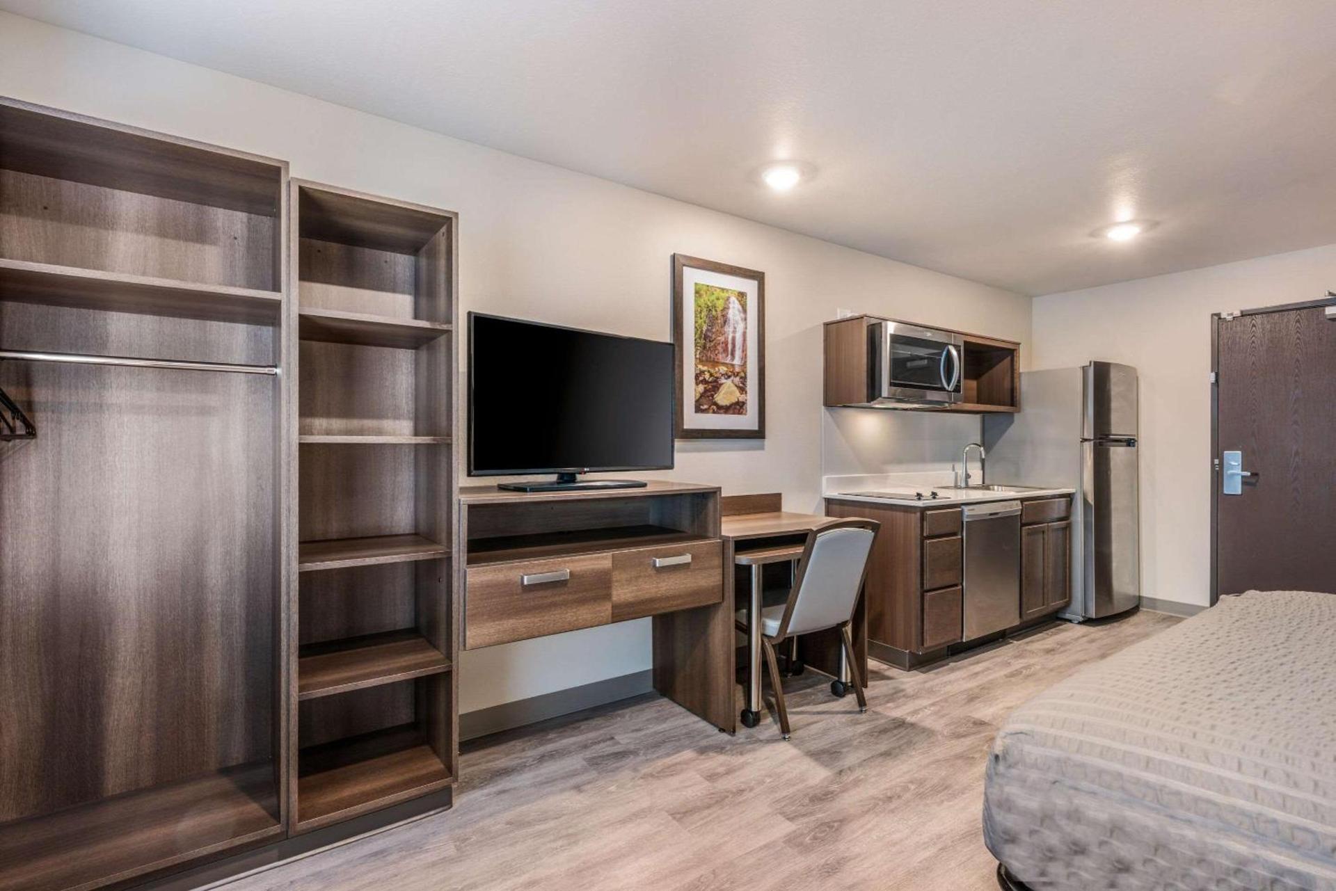 WoodSpring Suites Linden photo 18