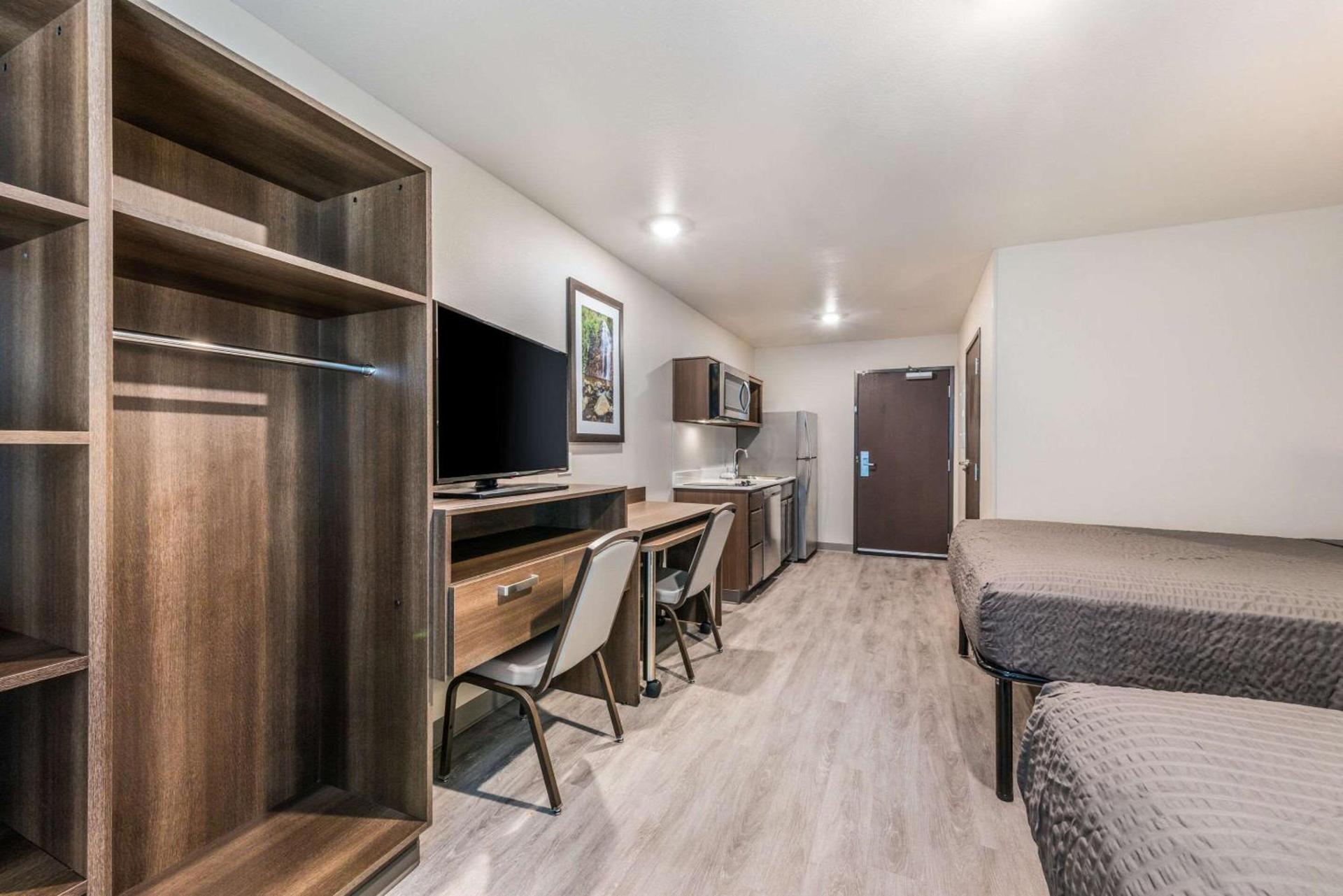 WoodSpring Suites Linden photo 21