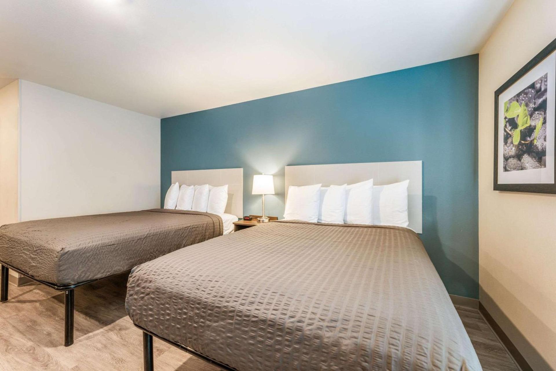 WoodSpring Suites Linden photo 22