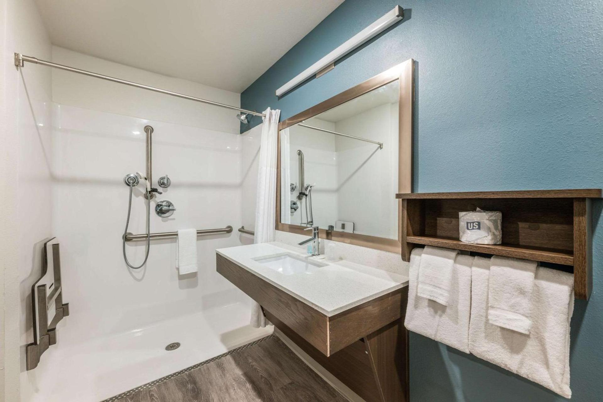 WoodSpring Suites Linden photo 23