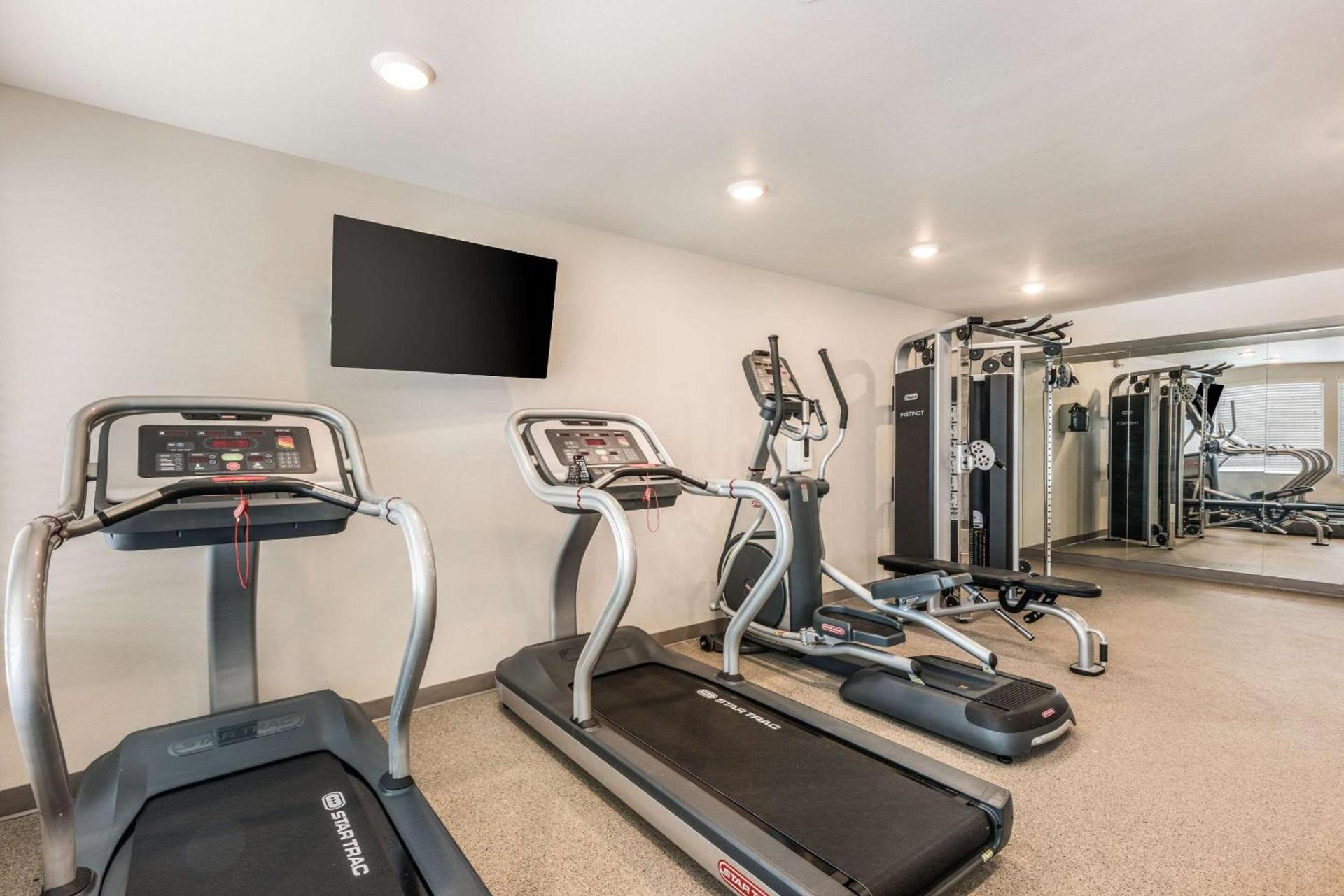 WoodSpring Suites Linden photo 28