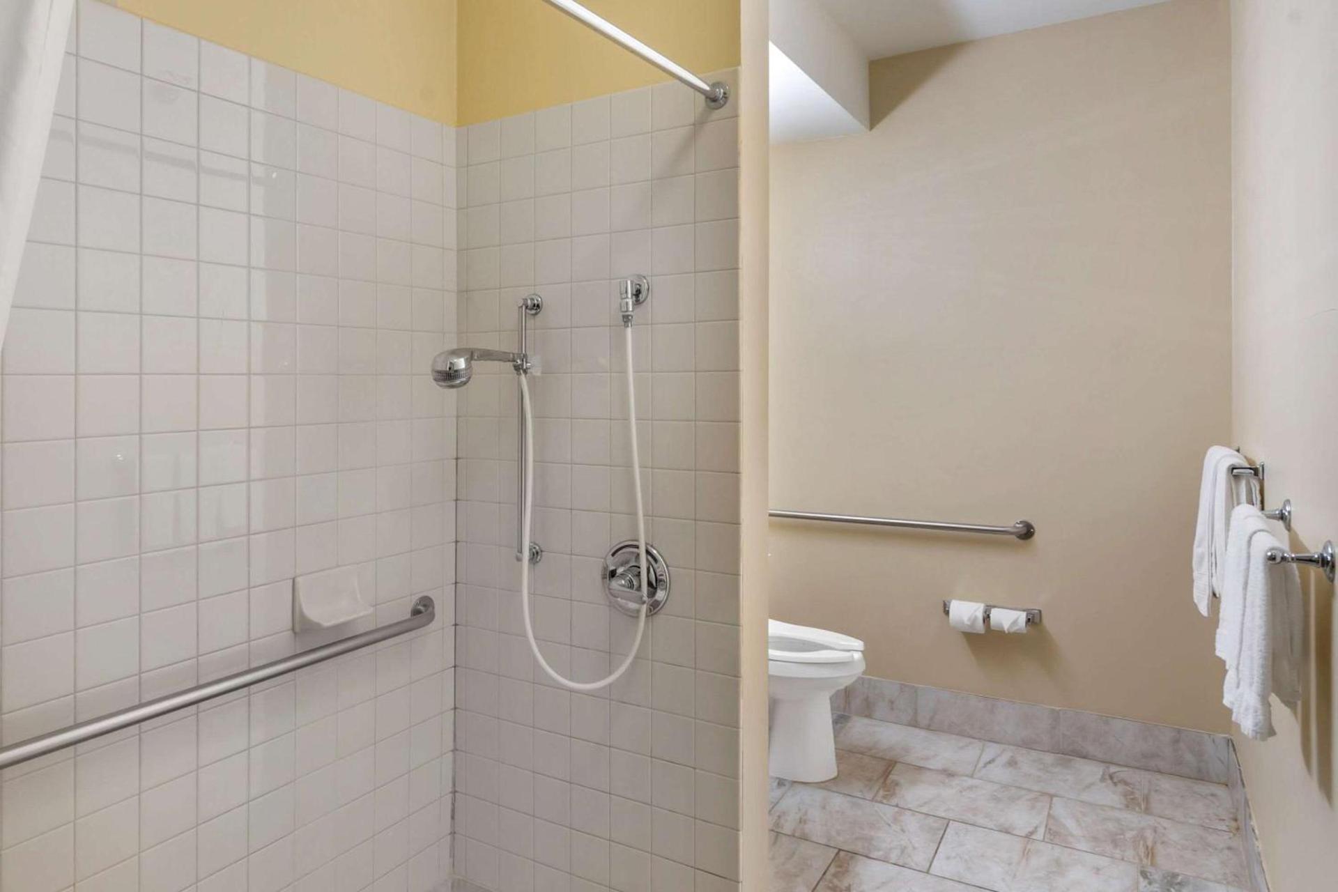 Quality Inn Overland Park Kansas City photo 12