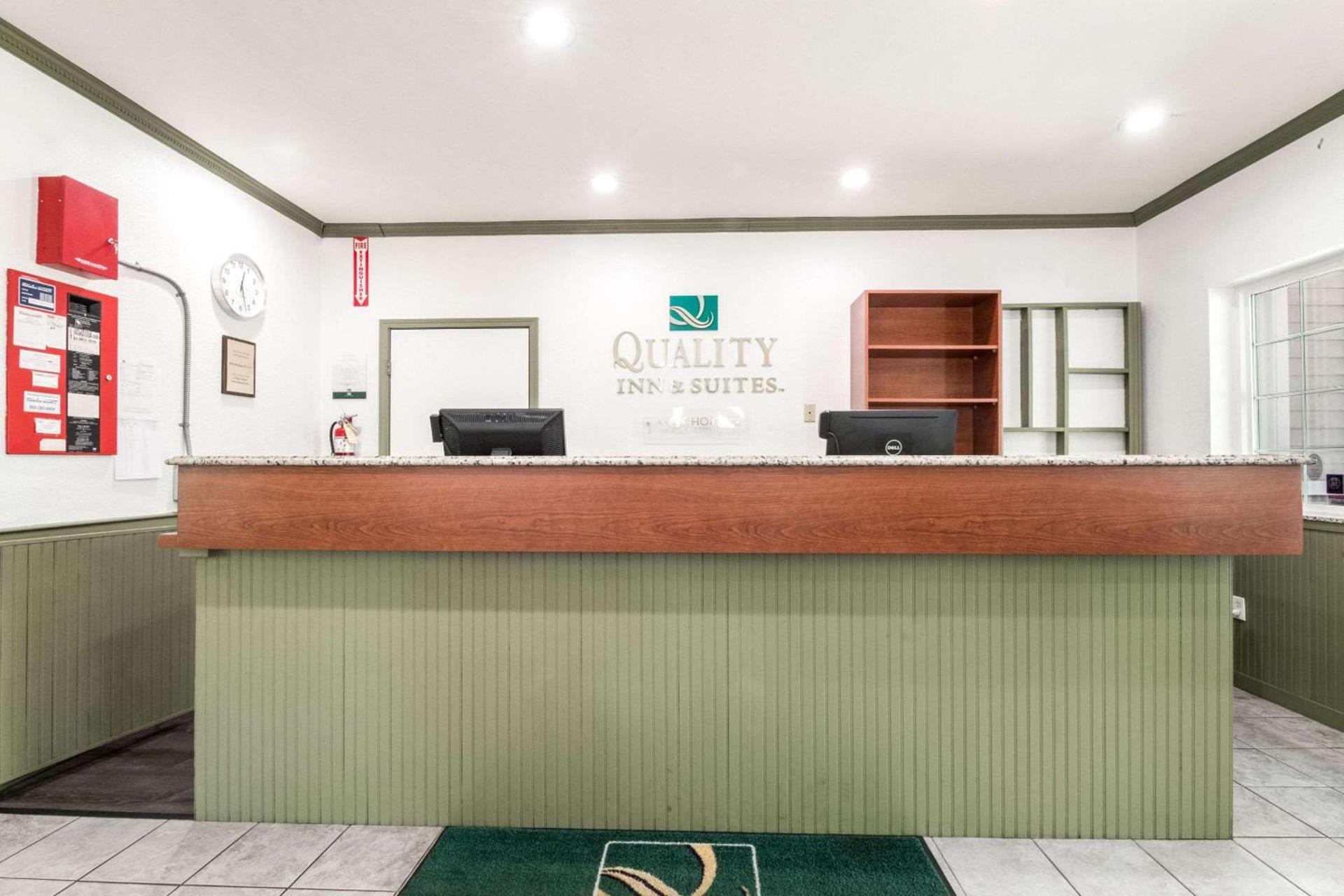 Quality Inn & Suites Bainbridge Island photo 54