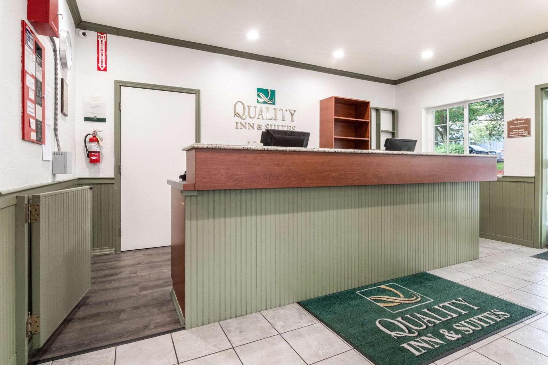 Quality Inn & Suites Bainbridge Island photo 53