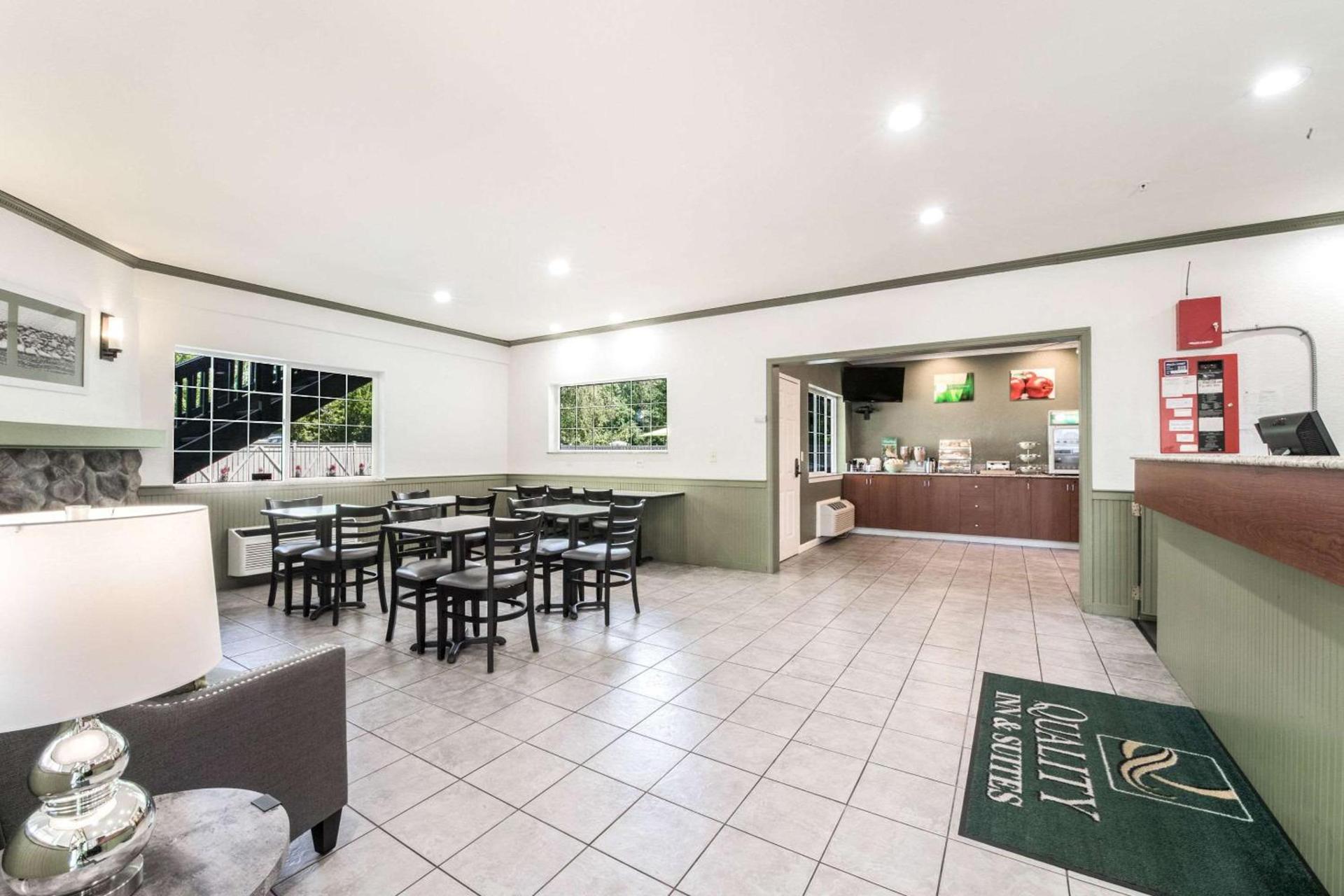 Quality Inn & Suites Bainbridge Island photo 2