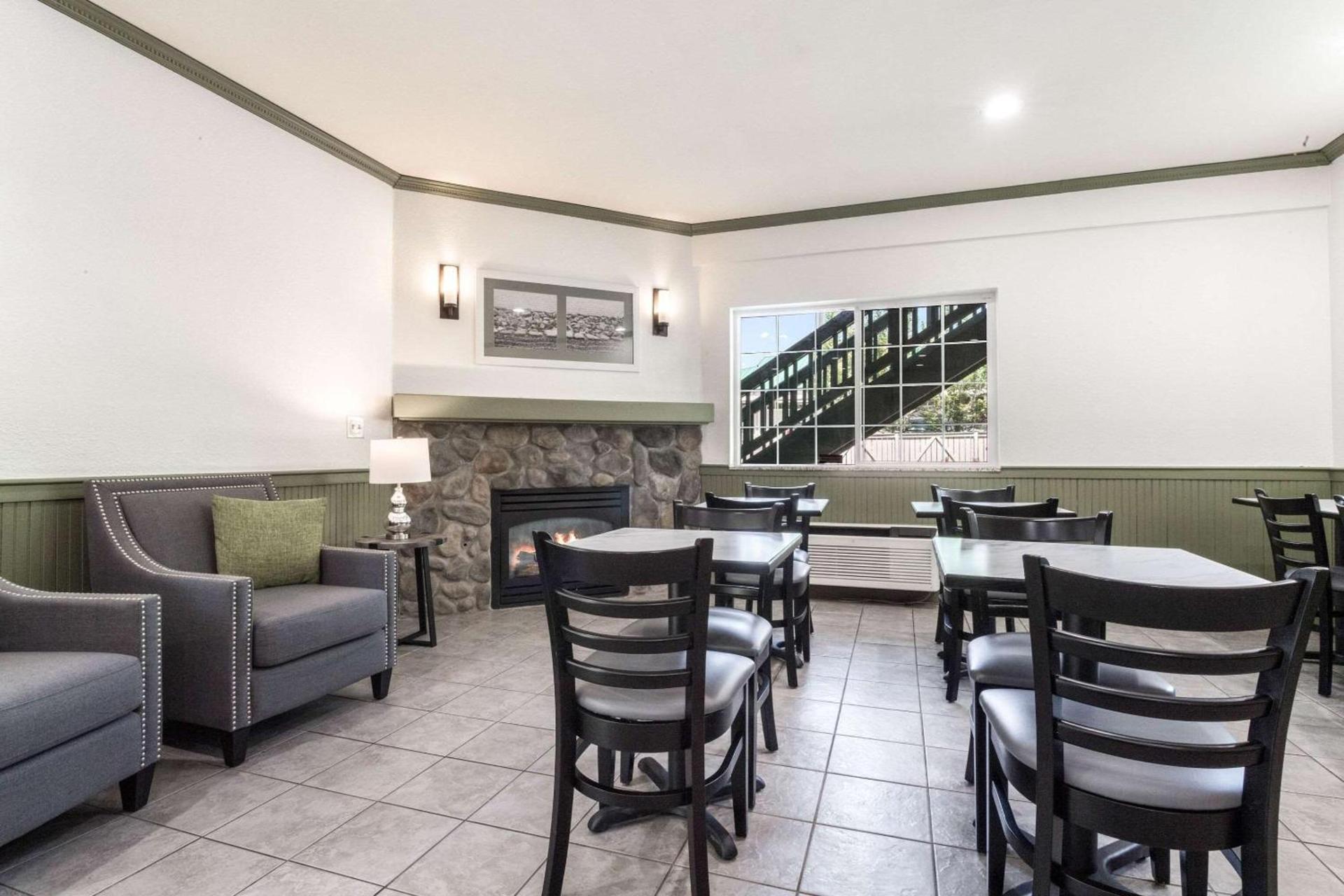 Quality Inn & Suites Bainbridge Island photo 3
