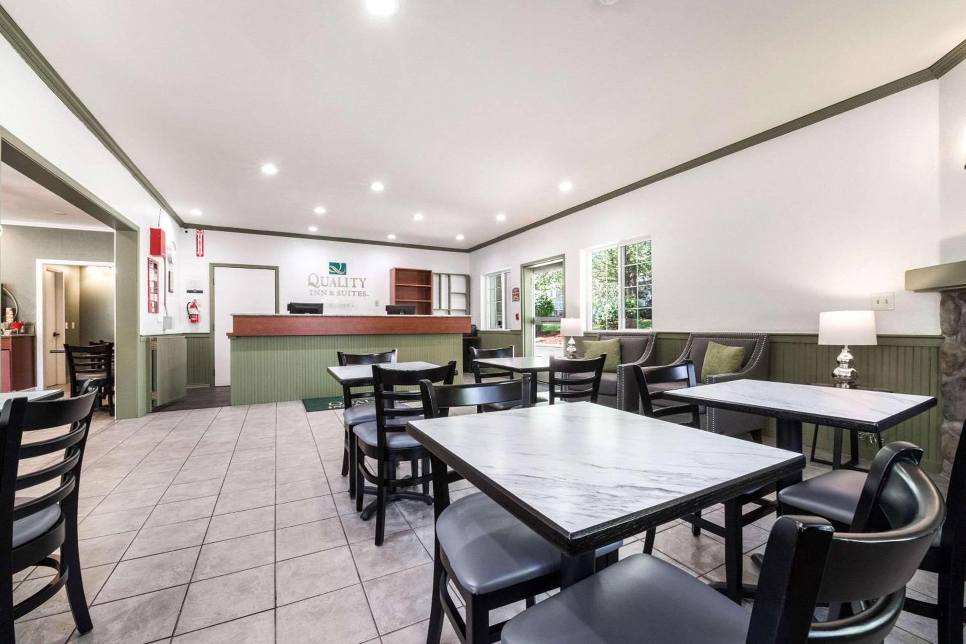 Quality Inn & Suites Bainbridge Island photo 4