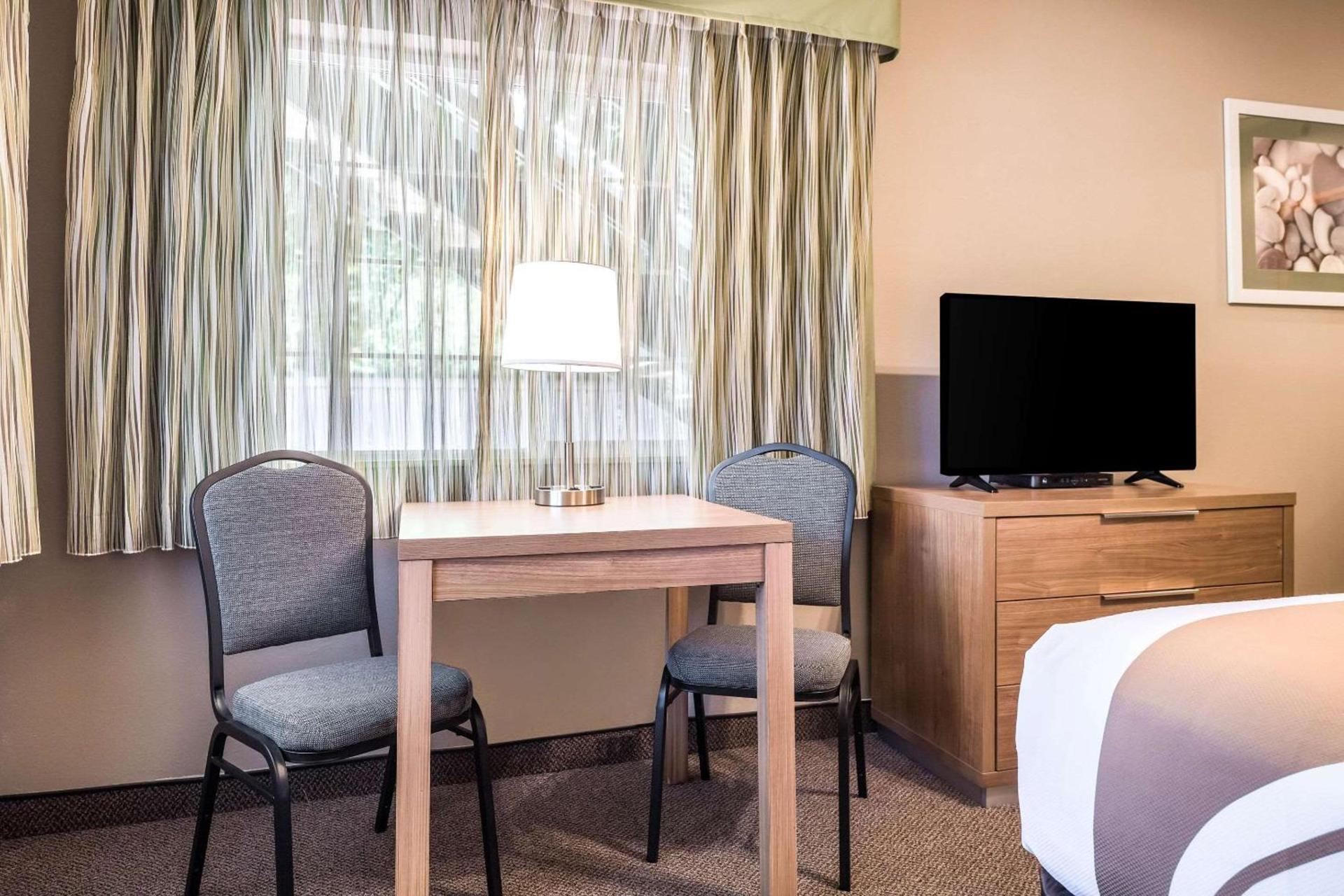 Quality Inn & Suites Bainbridge Island photo 12