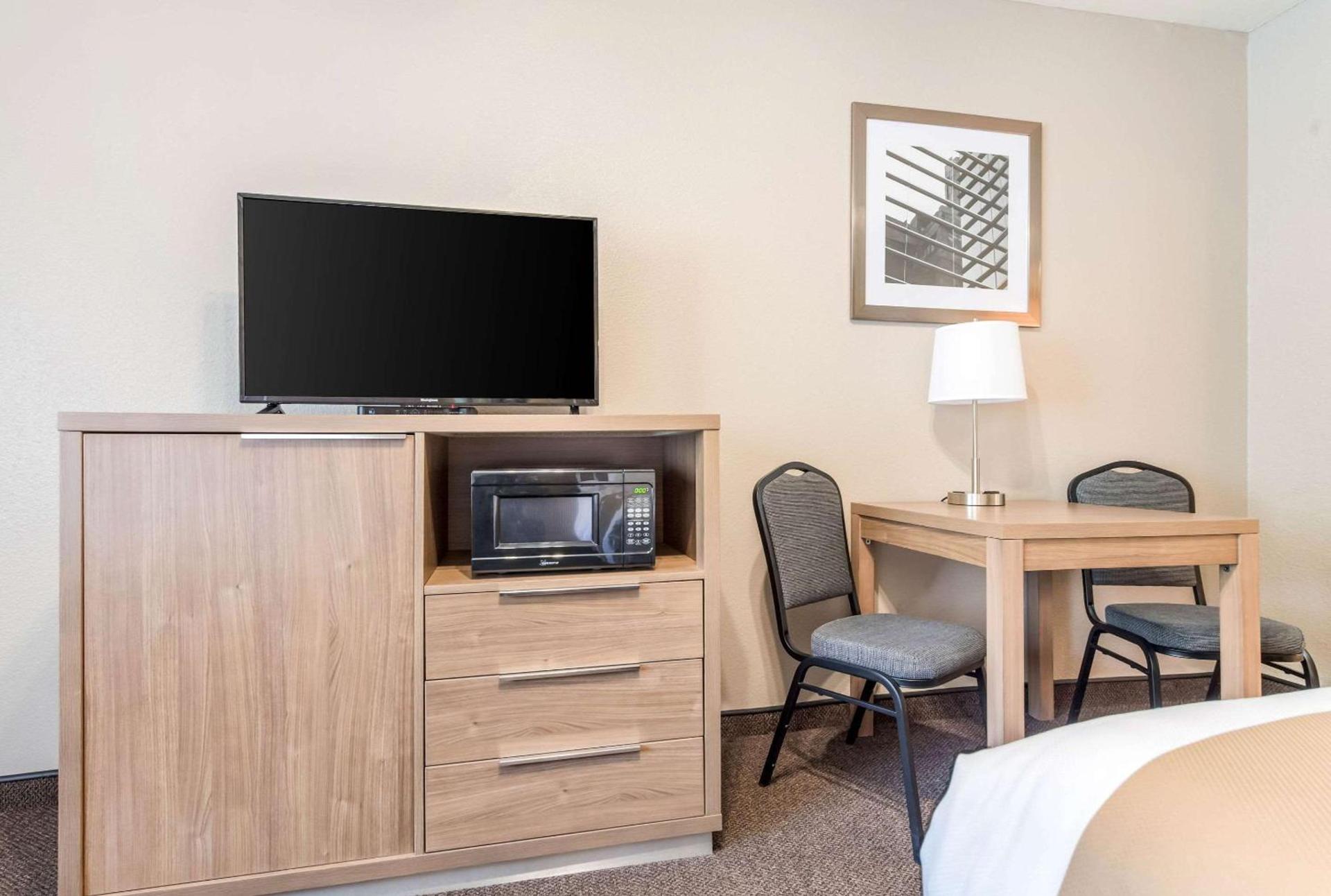 Quality Inn & Suites Bainbridge Island photo 22
