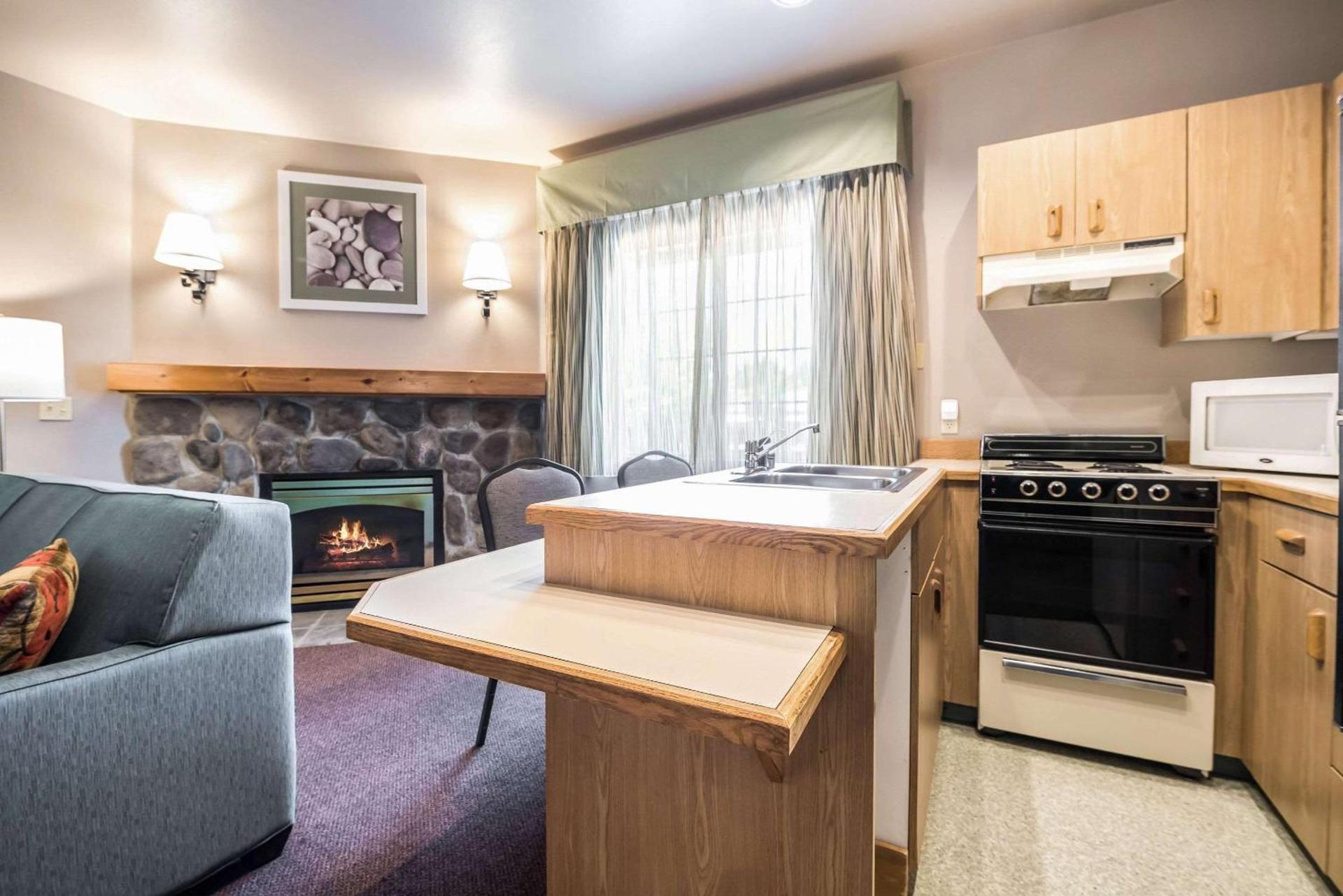 Quality Inn & Suites Bainbridge Island photo 31