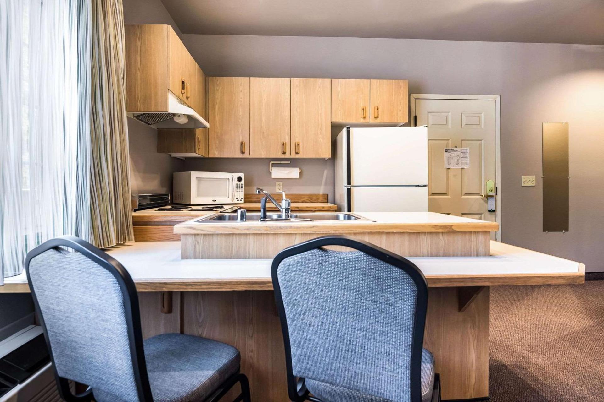 Quality Inn & Suites Bainbridge Island photo 32