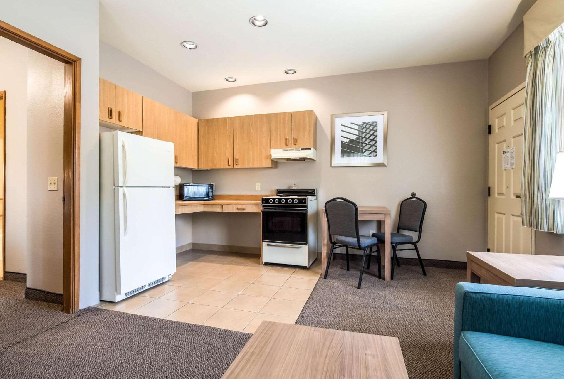Quality Inn & Suites Bainbridge Island photo 35