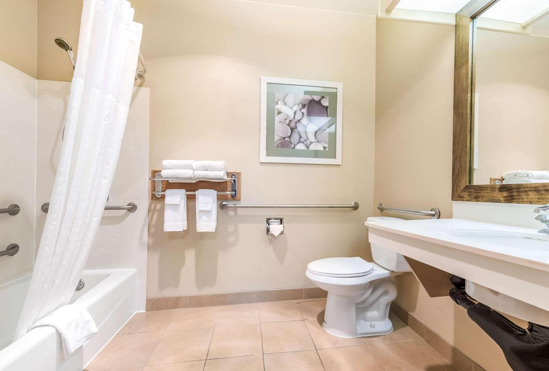 Quality Inn & Suites Bainbridge Island photo 37