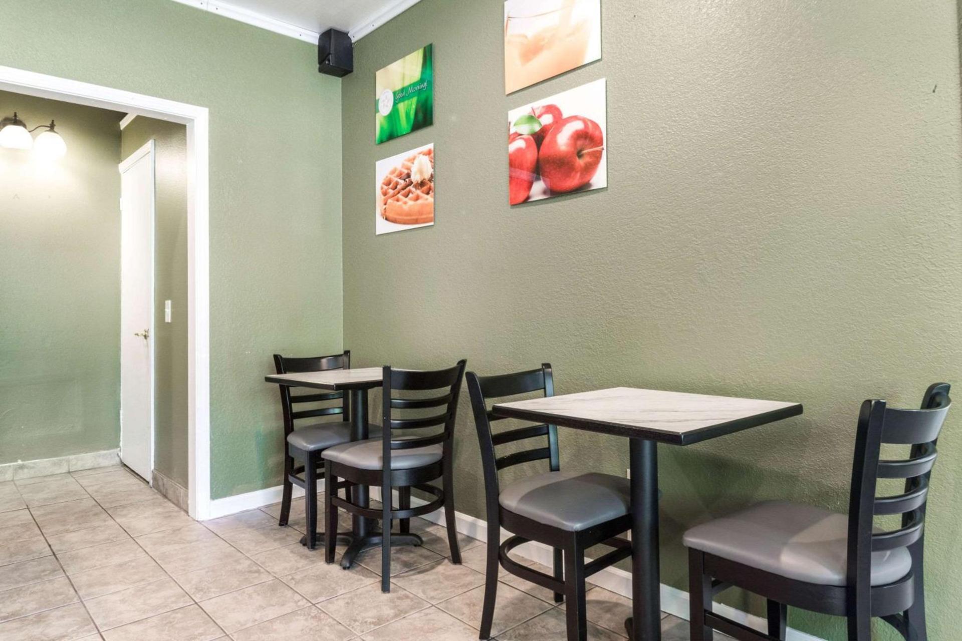 Quality Inn & Suites Bainbridge Island photo 46