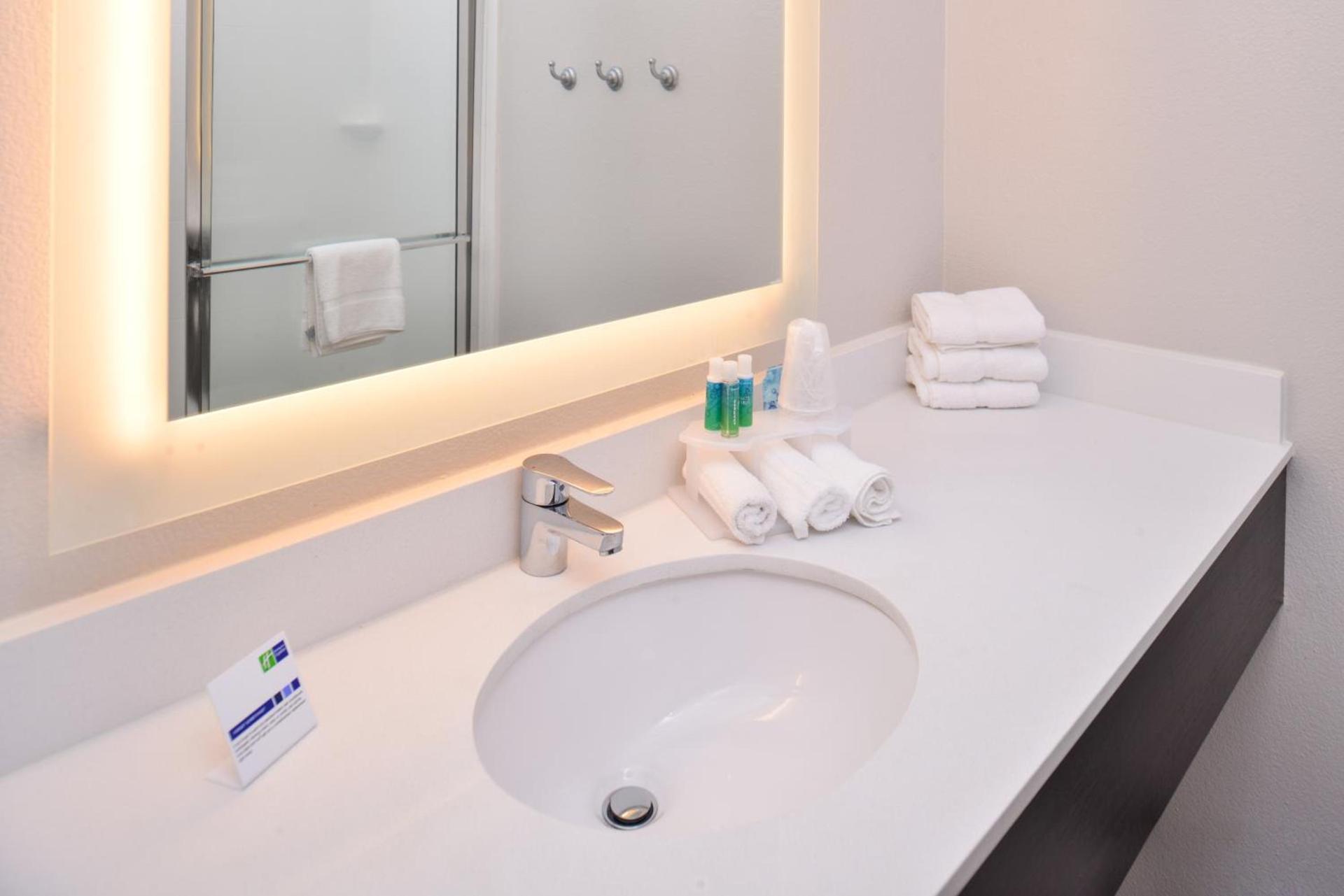 Holiday Inn Express & Suites Corpus Christi-N Padre Island by IHG photo 7