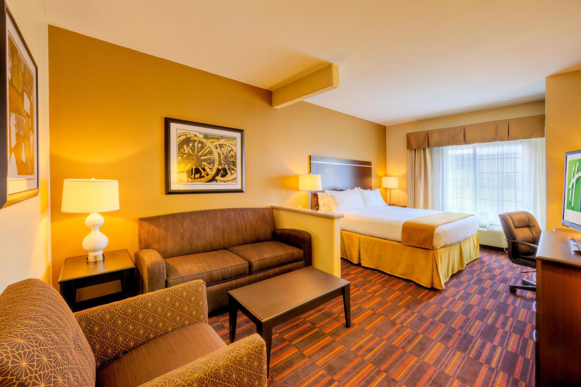 Holiday Inn Express and Suites Granbury by IHG photo 13