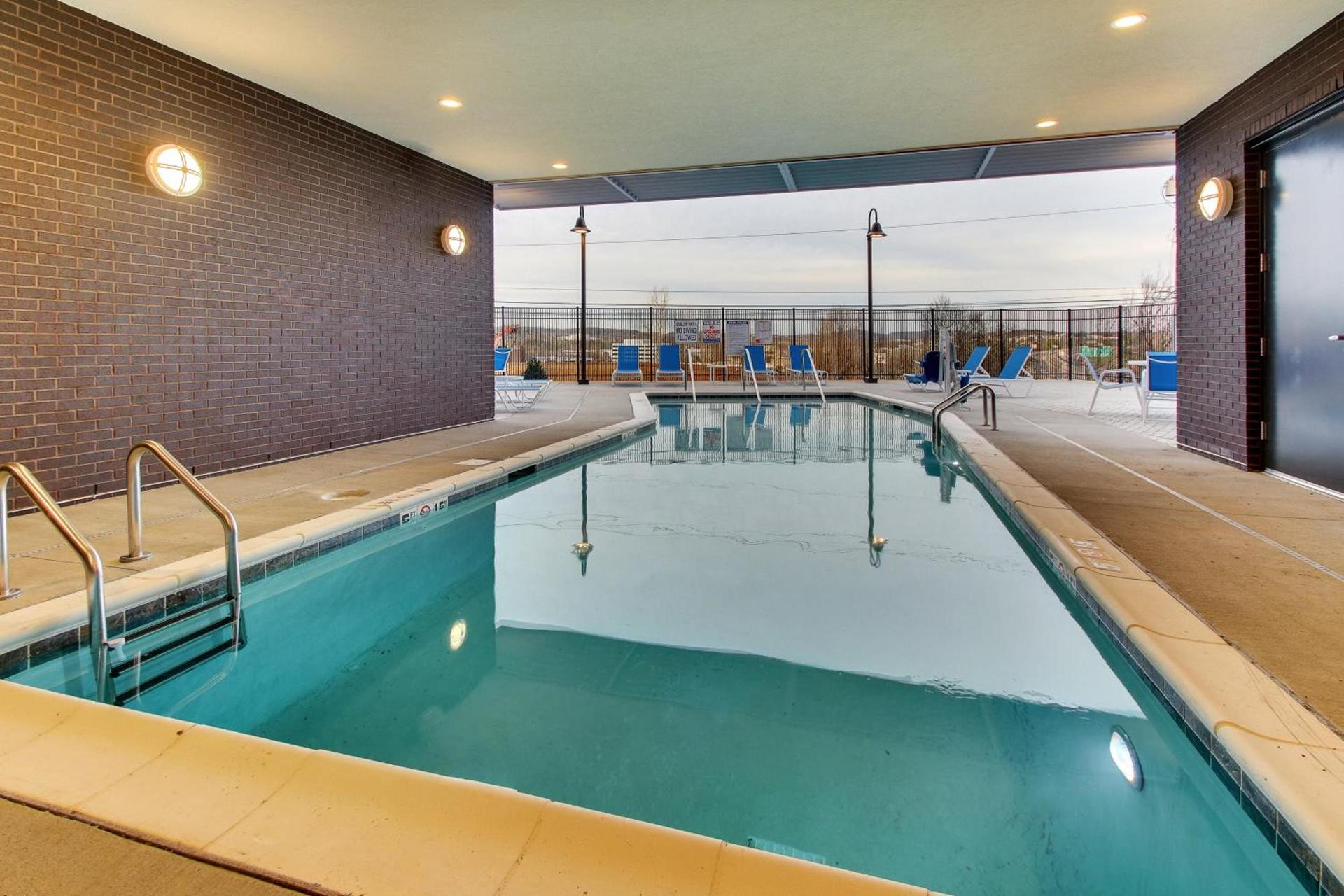 Holiday Inn Express & Suites - Nashville MetroCenter Downtown by IHG photo 35