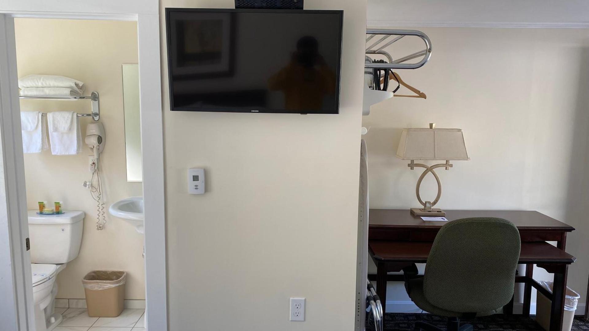 Villager Motel photo 19