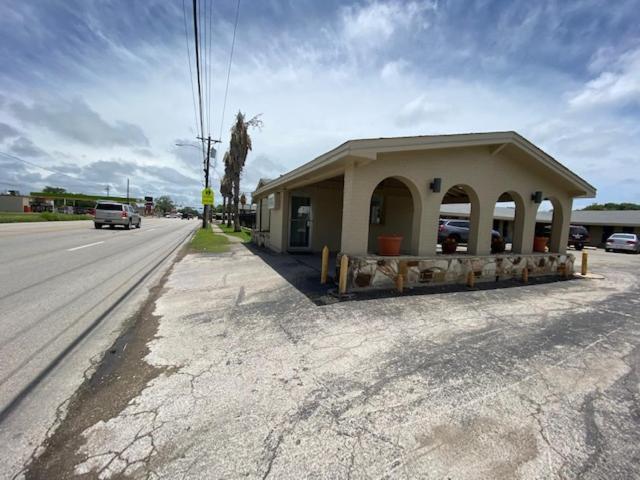 Texas Inn Seguin photo 6