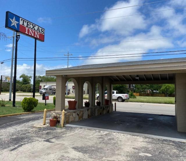Texas Inn Seguin photo 5