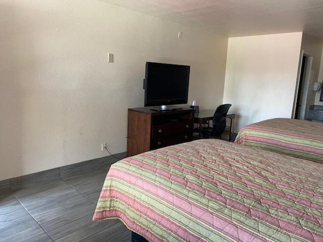 Texas Inn Seguin photo 16