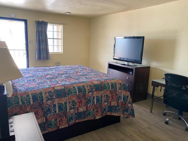 Texas Inn Seguin photo 21