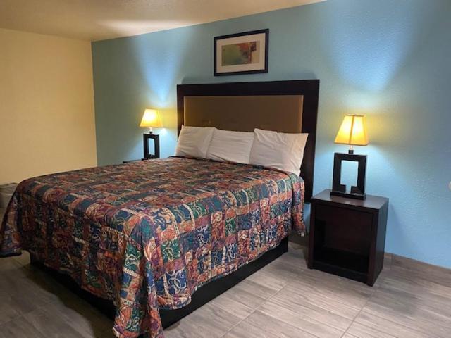 Texas Inn Seguin photo 22