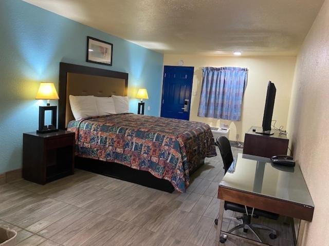 Texas Inn Seguin photo 23