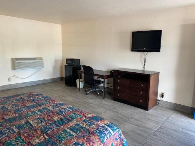 Texas Inn Seguin photo 27