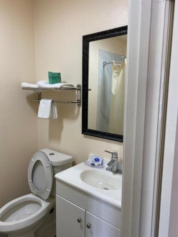 Texas Inn Seguin photo 29