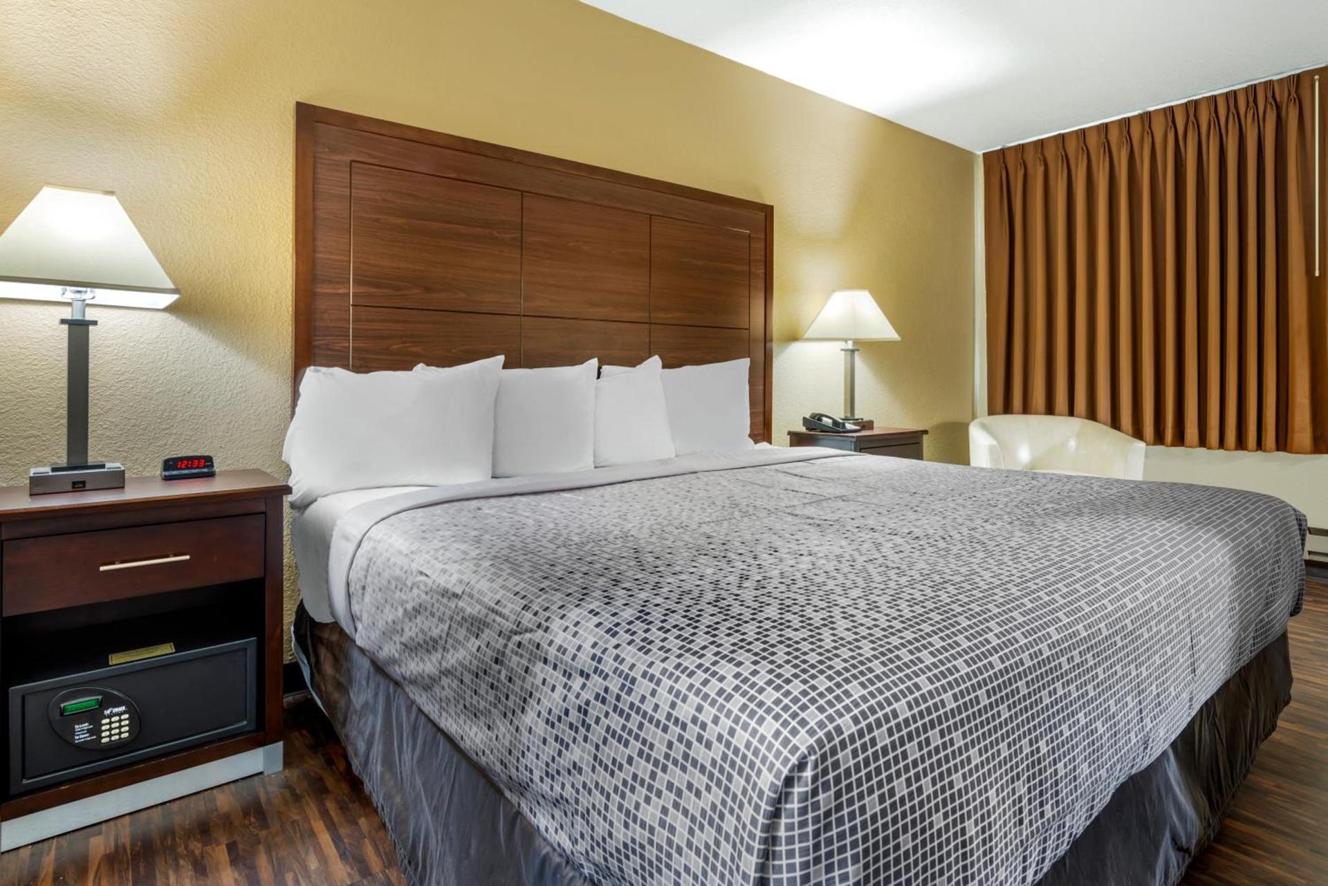 Econo Lodge La Crosse North photo 44