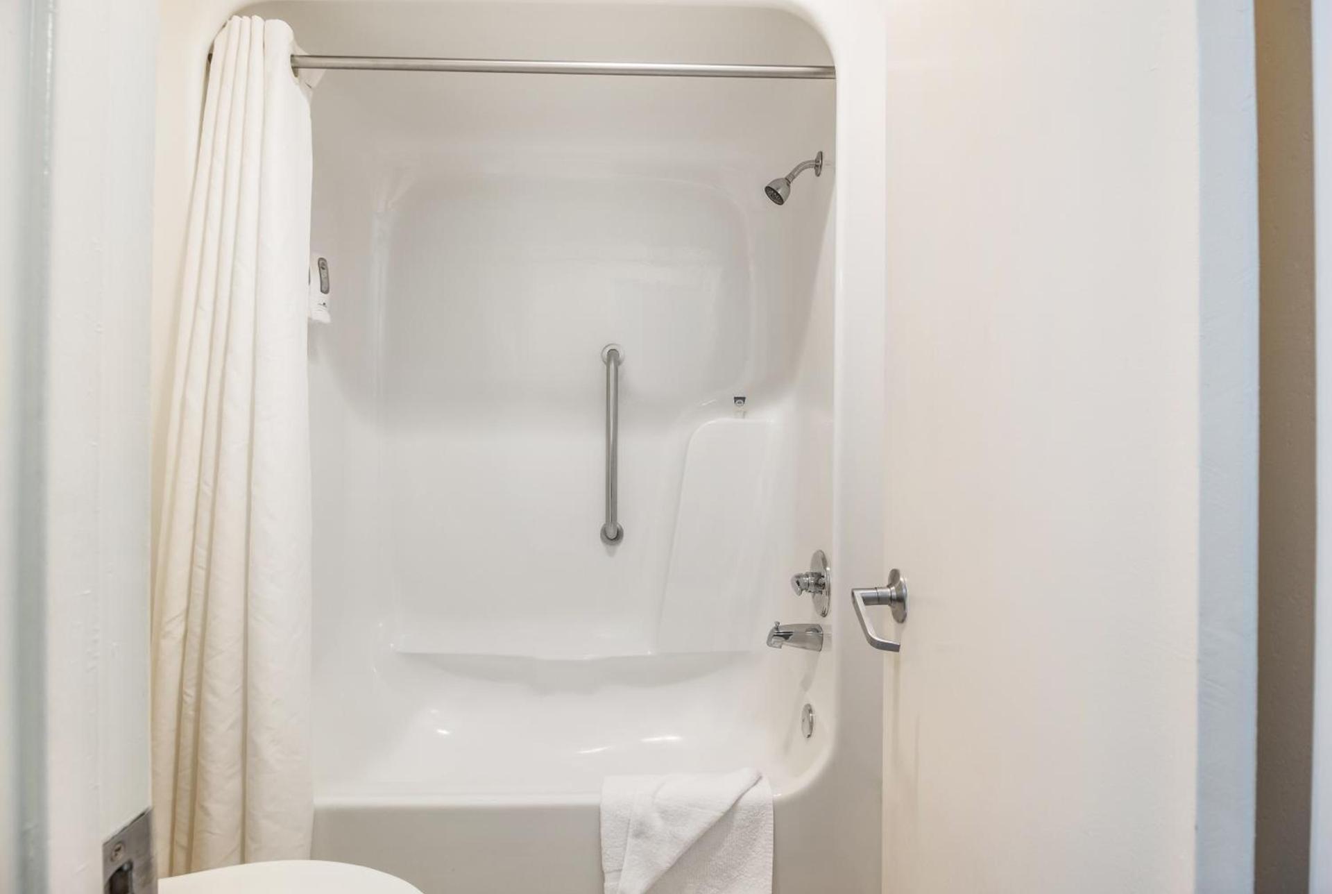 Americas Best Value Inn Columbus photo 32