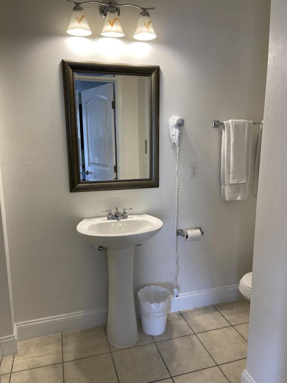 Lake Front Hotel photo 22