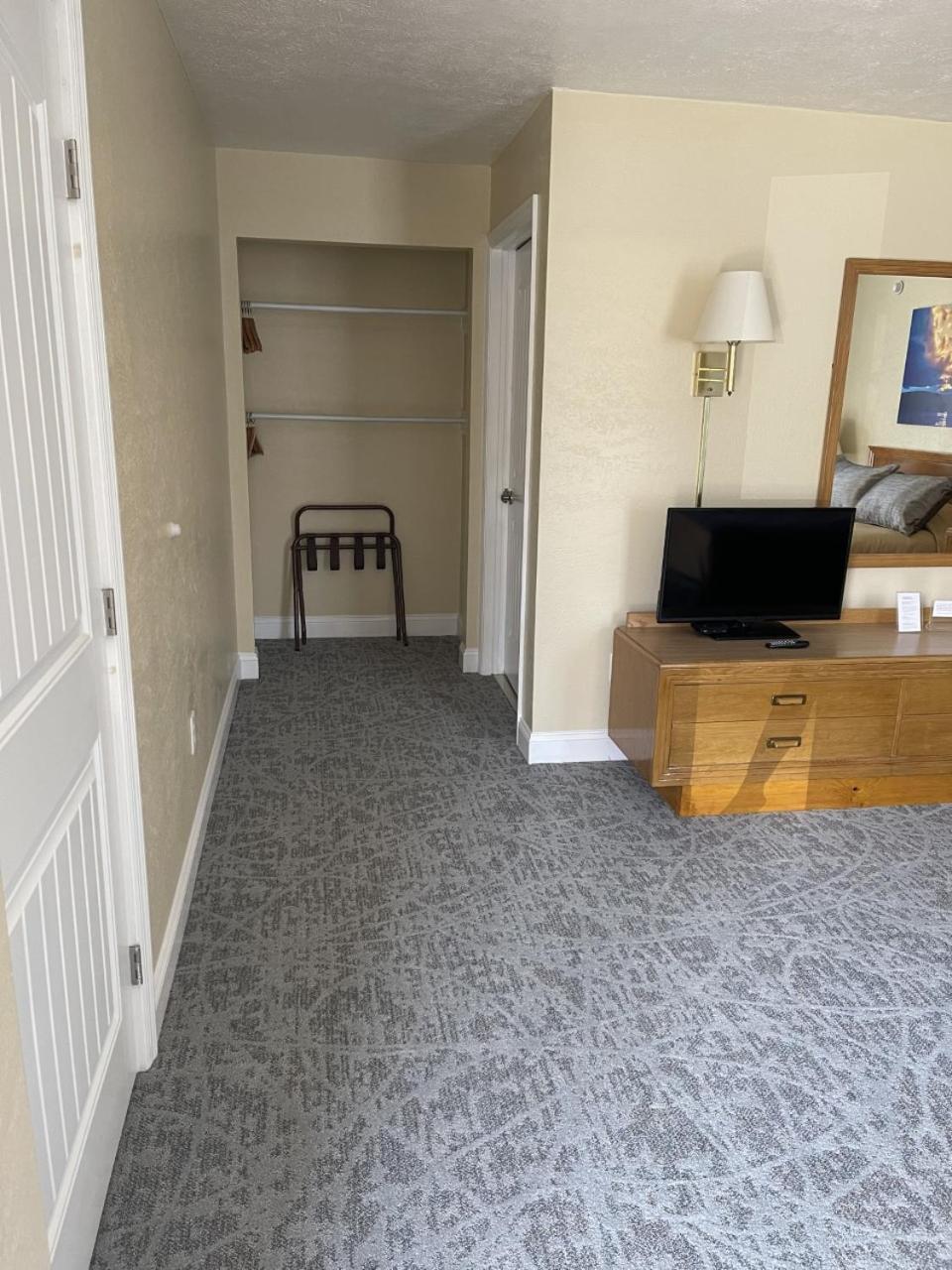 Lake Front Hotel photo 21