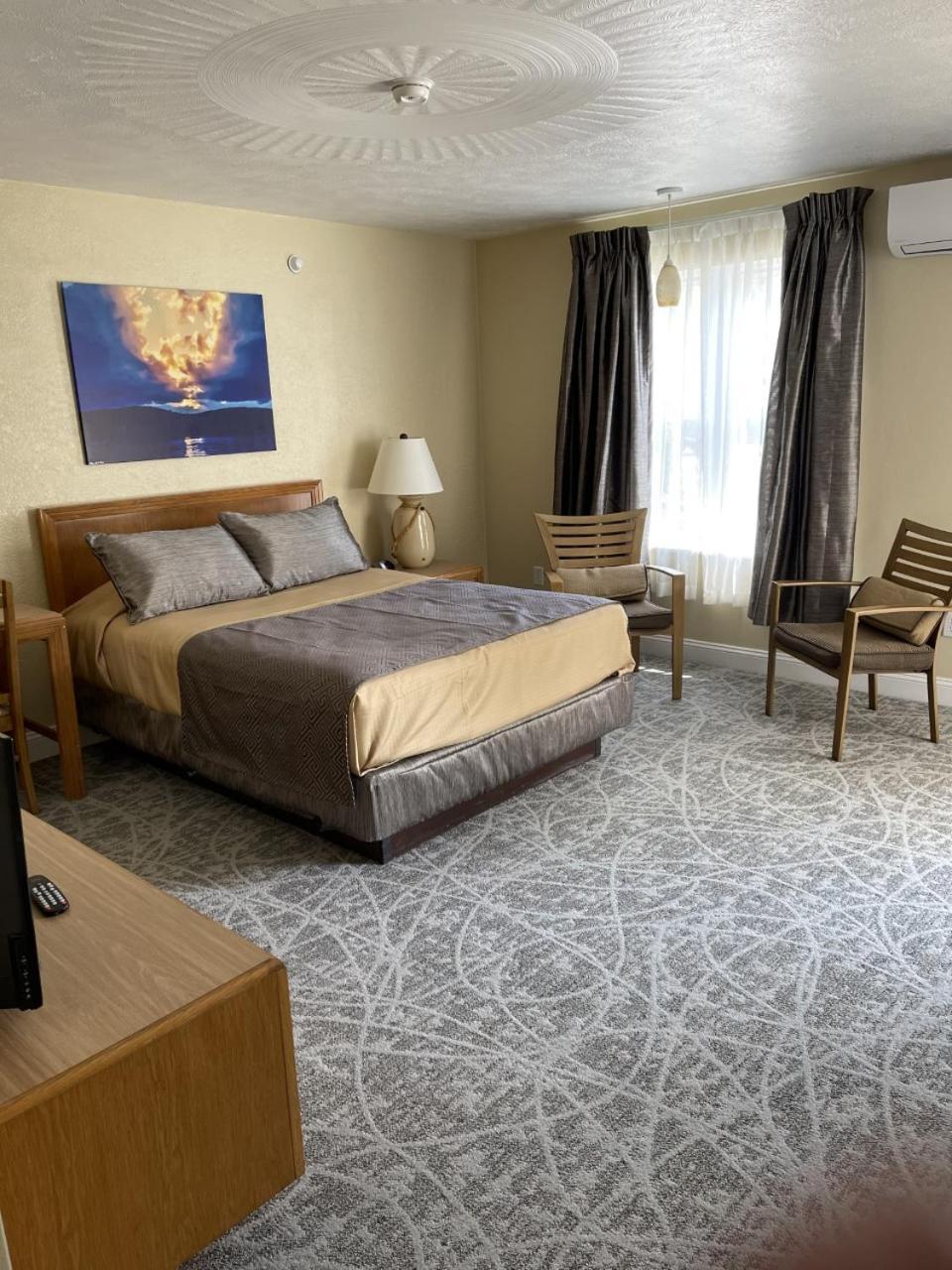Lake Front Hotel photo 31