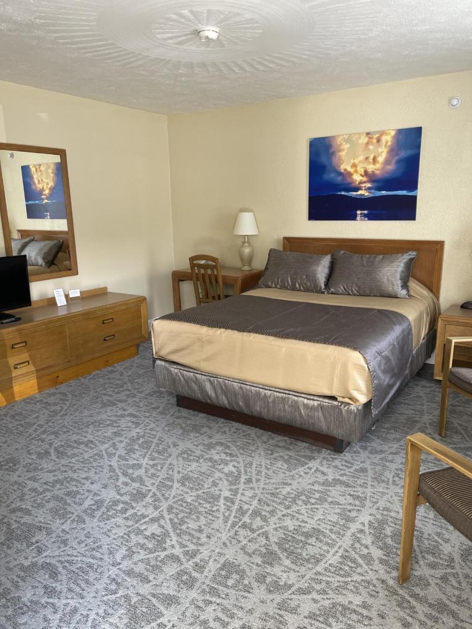Lake Front Hotel photo 18