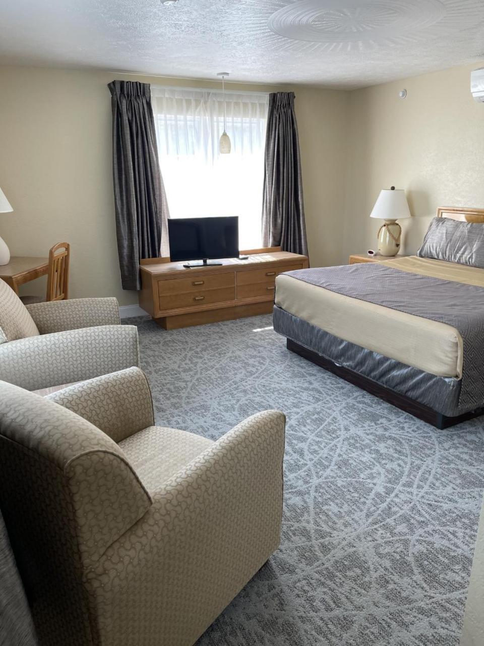 Lake Front Hotel photo 16