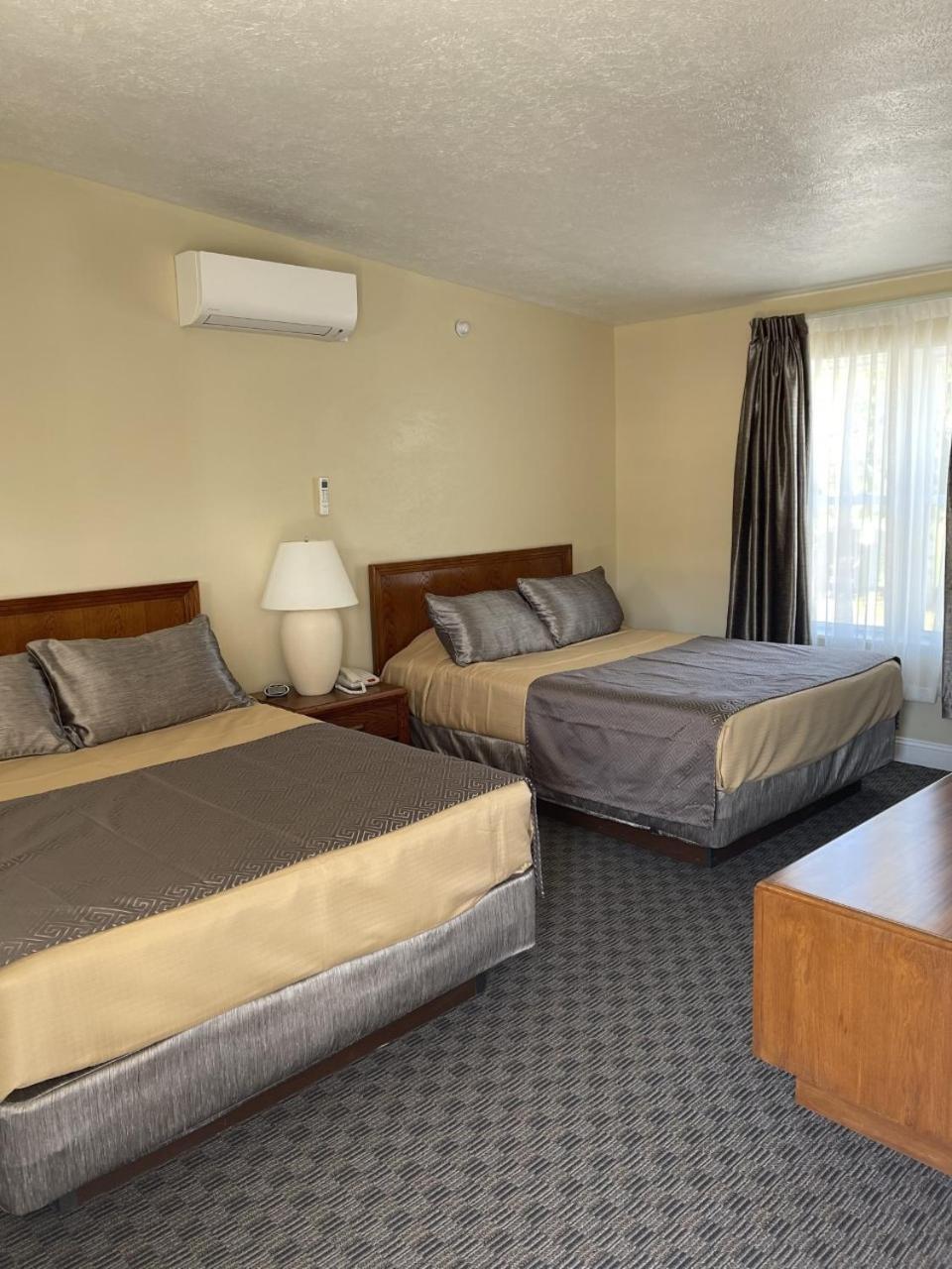 Lake Front Hotel photo 14