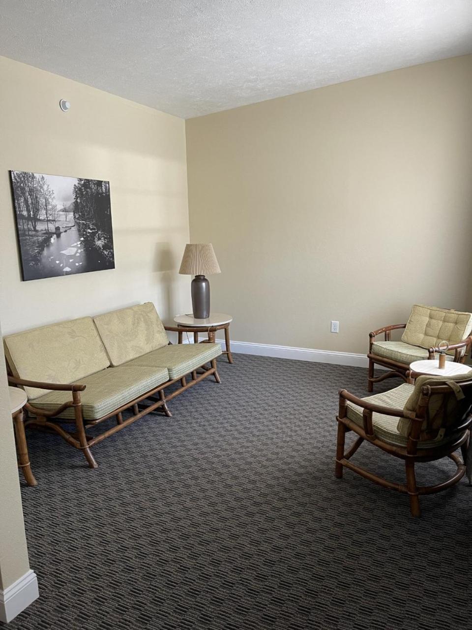 Lake Front Hotel photo 13