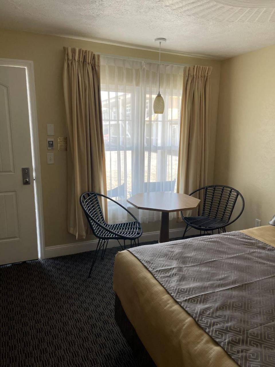 Lake Front Hotel photo 24