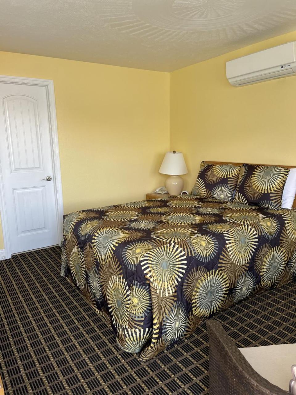 Lake Front Hotel photo 37