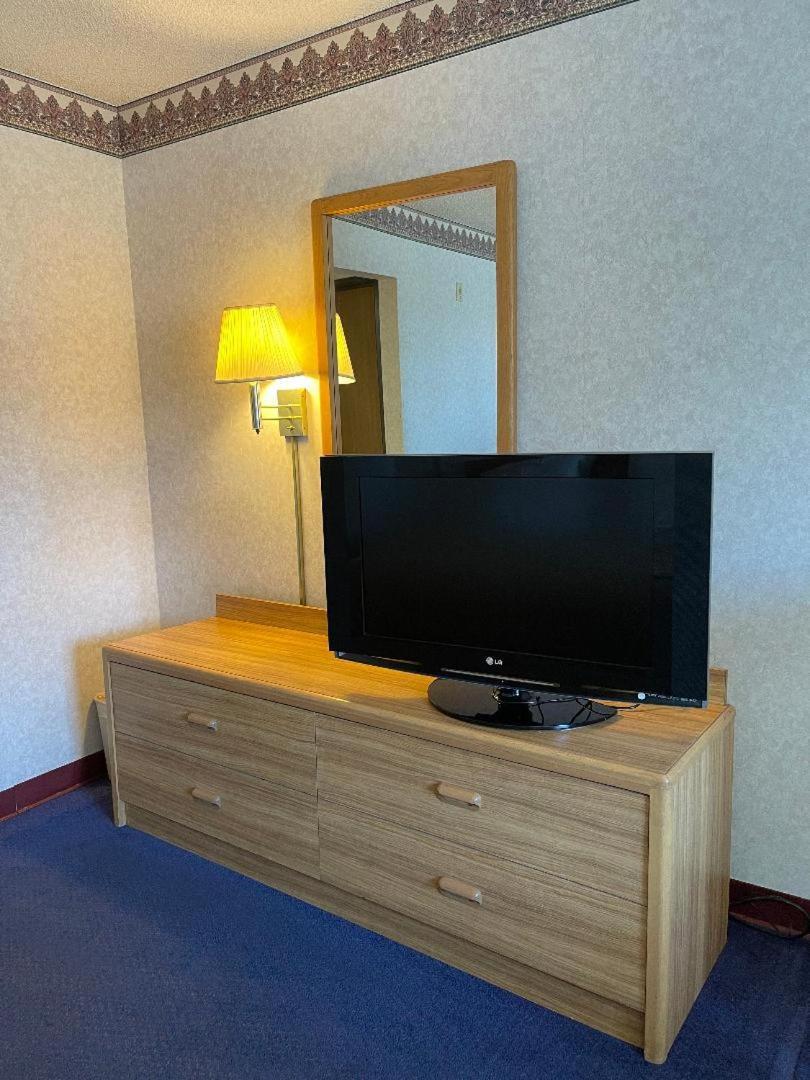 Days Inn by Wyndham Phoenix West photo 14