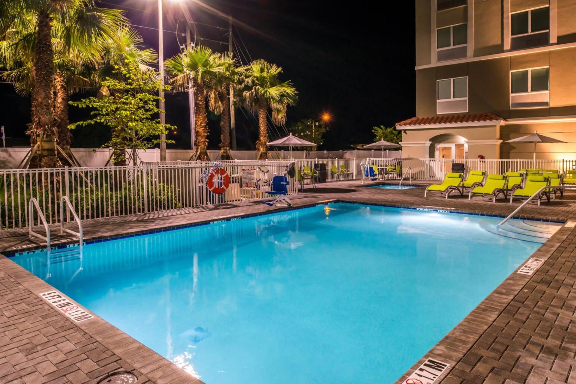Holiday Inn Express & Suites - St. Petersburg - Madeira Beach by IHG photo 54