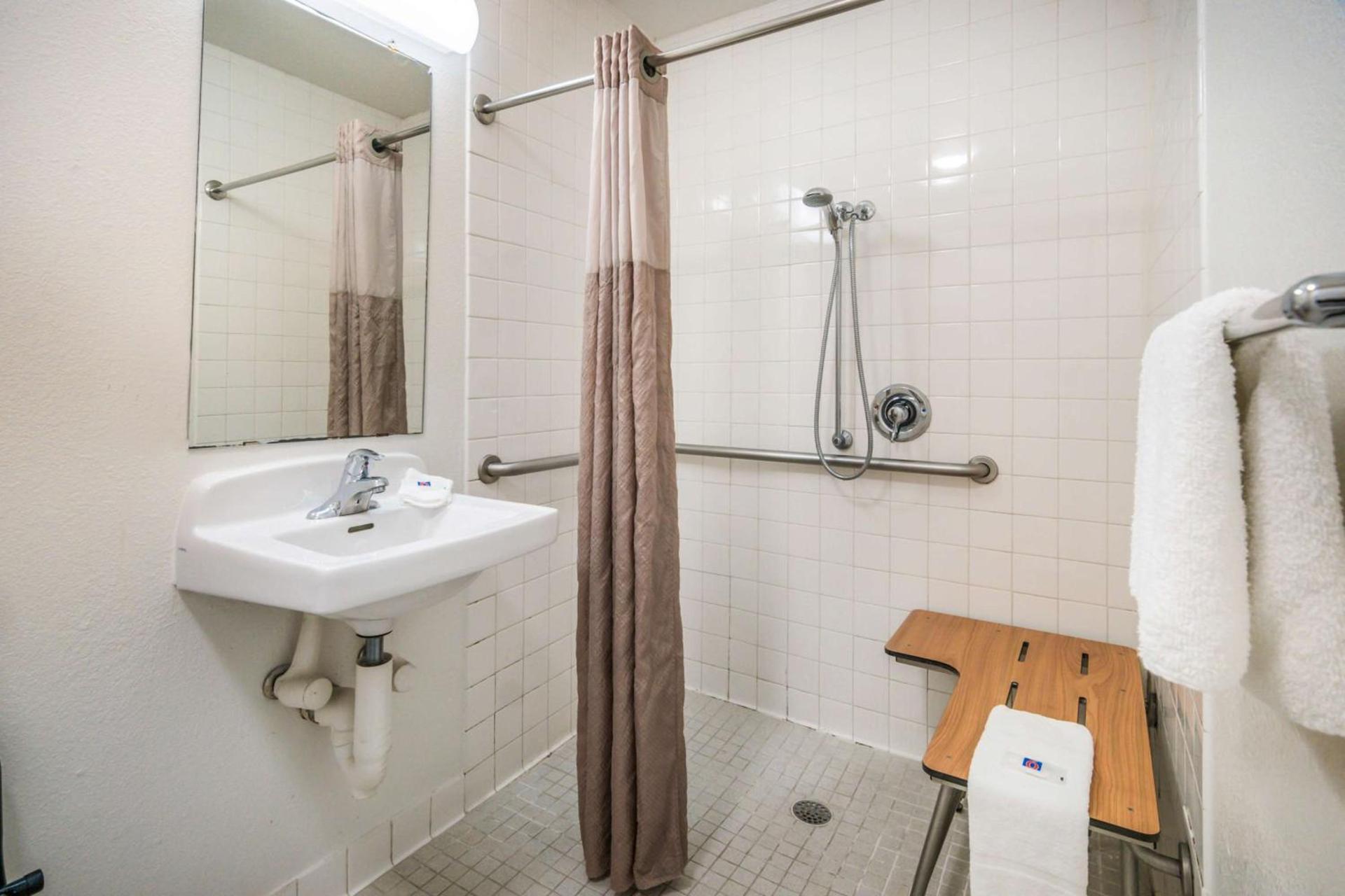 Motel 6-Irving, TX - Dallas photo 26