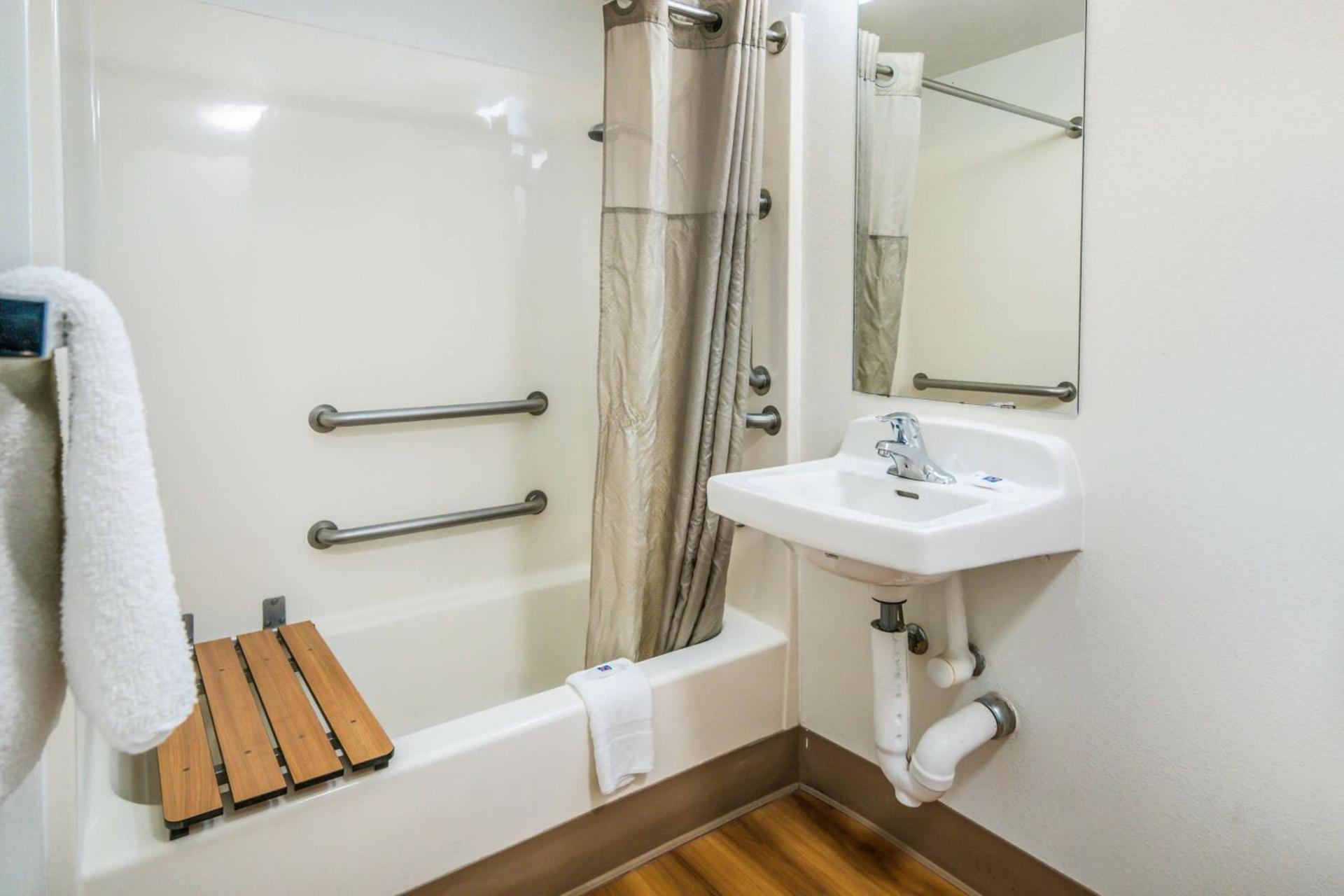 Motel 6-Irving, TX - Dallas photo 27