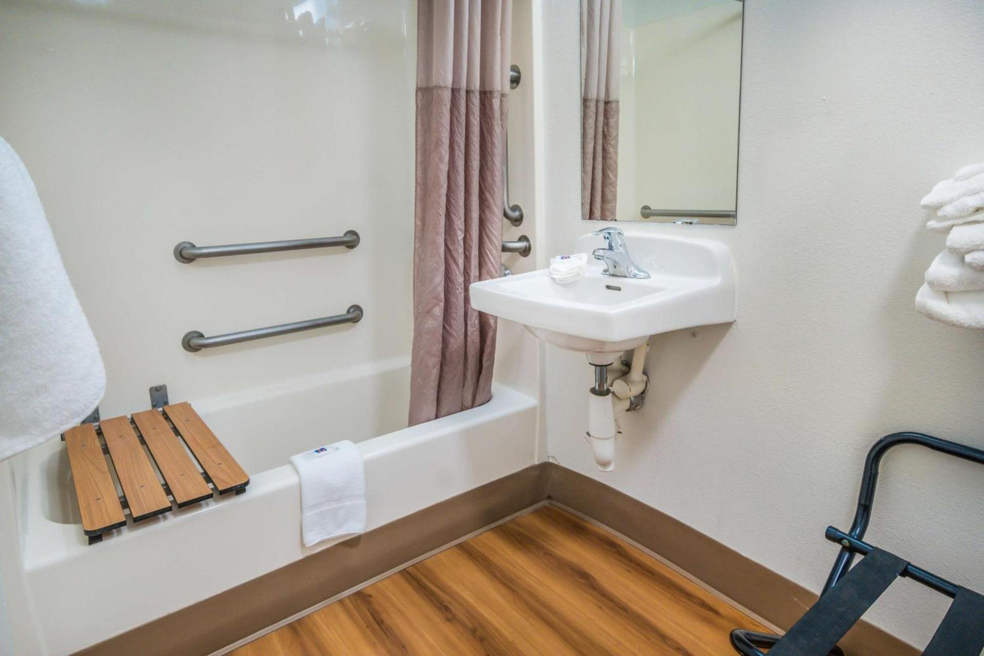 Motel 6-Irving, TX - Dallas photo 12